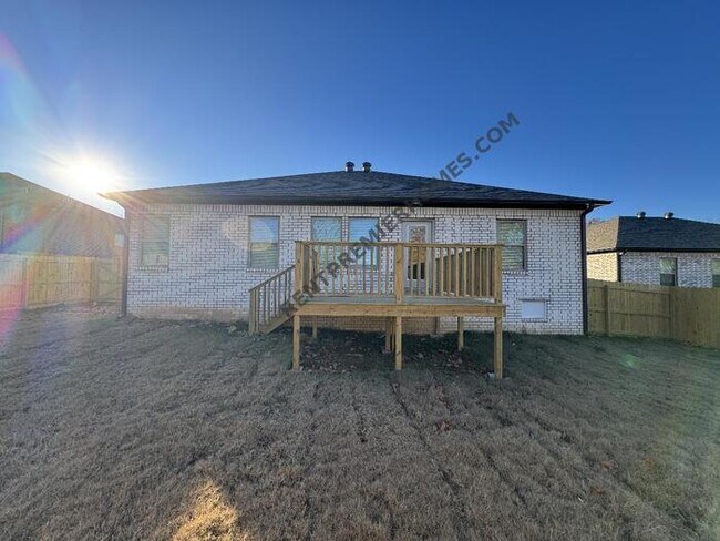 Building Photo - 18 Edward Dr