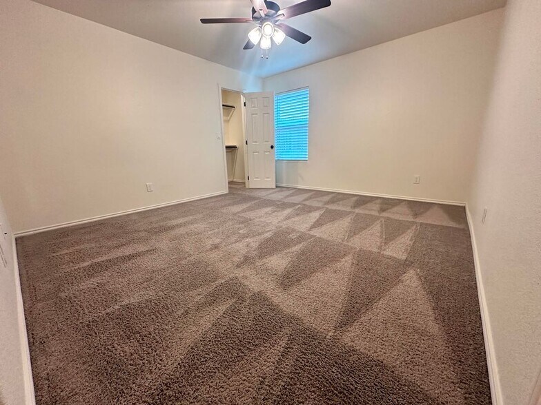Building Photo - 2425 Alterman Dr