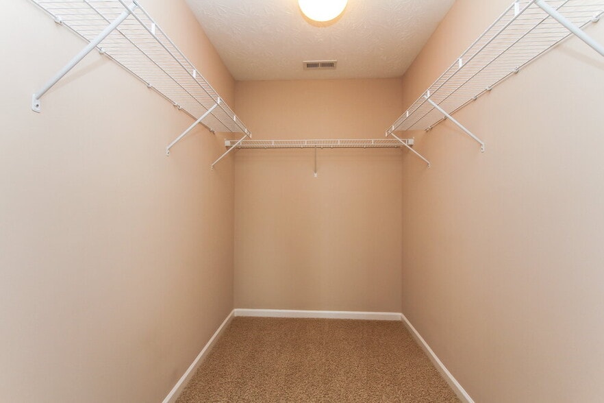 Building Photo - 2294 McGregor Dr