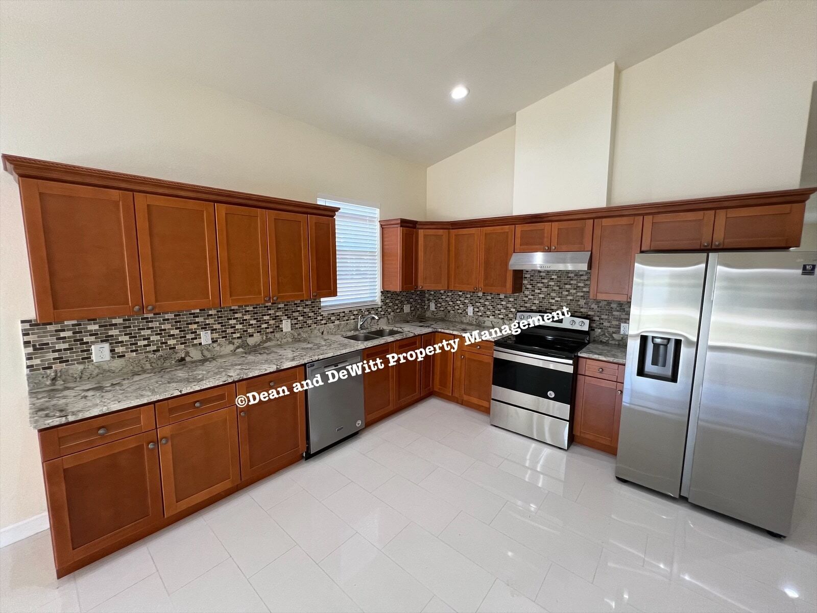 Building Photo - 4 Bed/2 Bath