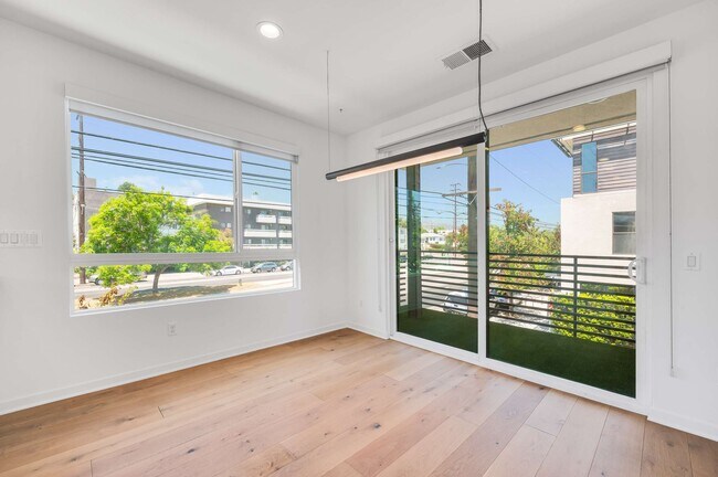 Building Photo - 4320 N Eagle Rock Blvd
