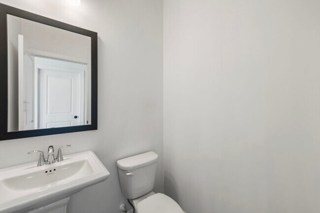 Building Photo - 634 Grove Glen Ct