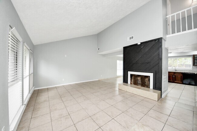 Building Photo - 16618 Lonesome Quail Dr