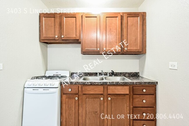 Building Photo - 3403 Lincoln Terrace - Great Location, Won...