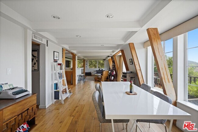 Building Photo - 22013 Alta Dr