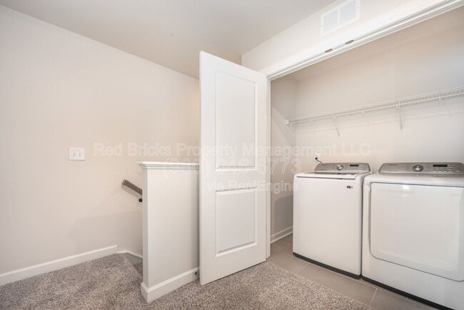 Building Photo - 490 Tayberry Ln