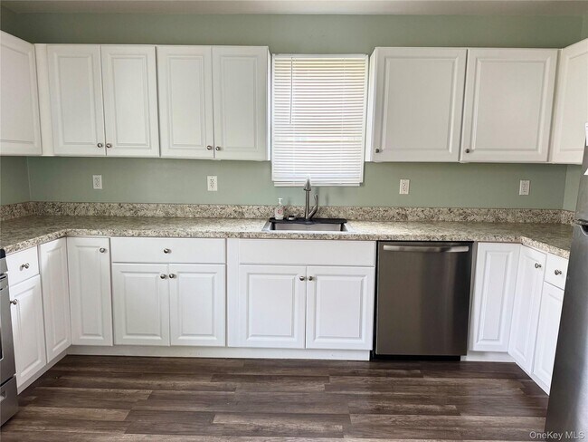 Building Photo - 2 Lafayette Dr