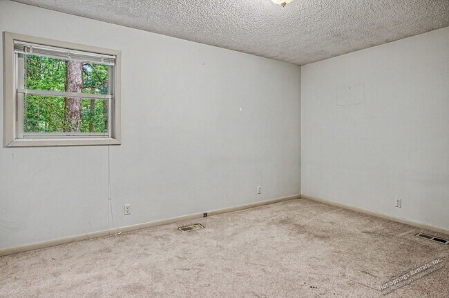 Building Photo - 2 Bedroom, 2 Bath Home Near the Glazypeau Gate