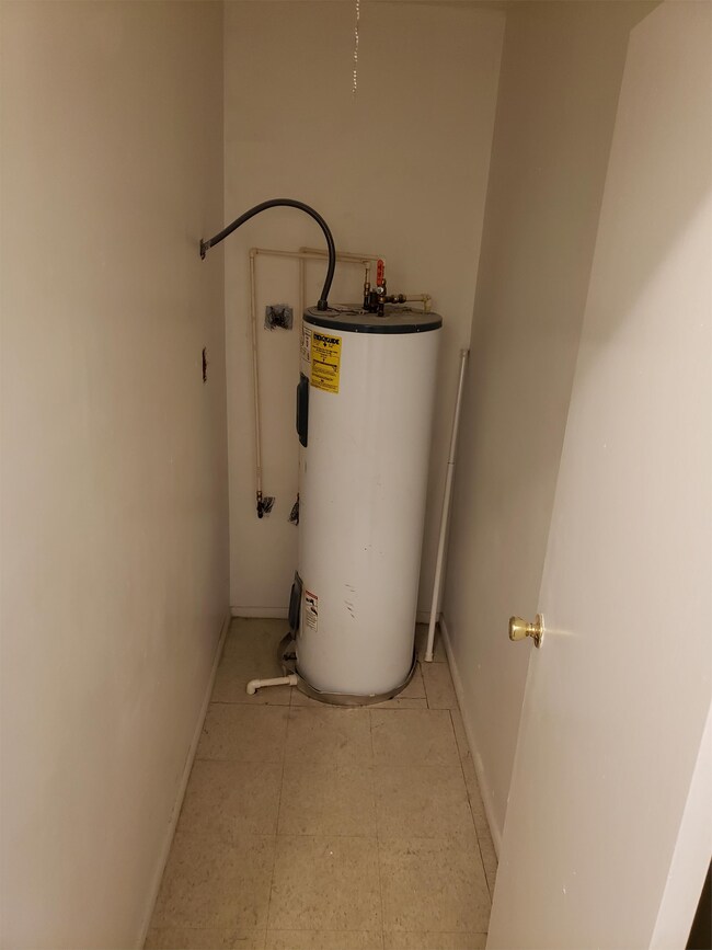 Building Photo - 621 De Votie Ave