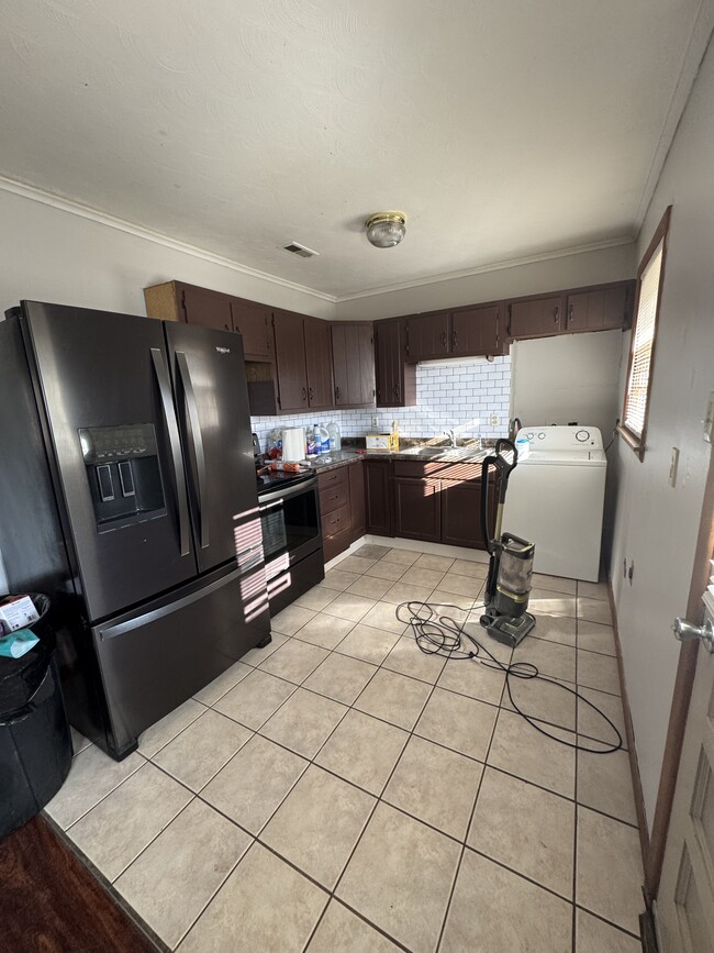 kitchen - 2421 Hobbs Dr