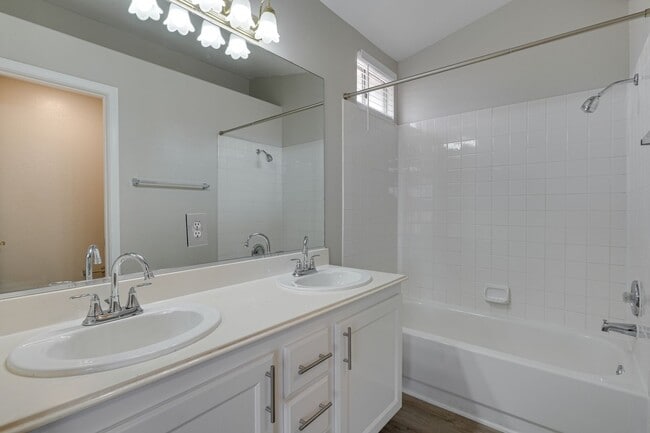 Building Photo - UPGRADED 3 BEDROOM HOME IN GREEN VALLEY