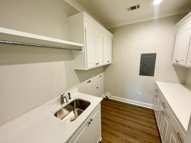 Building Photo - Stunning Germantown School District Rental with Office & Large Fenced Yard