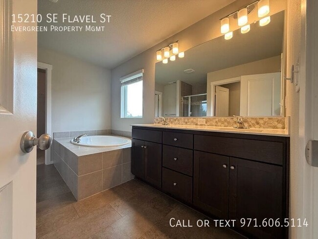 Building Photo - 15210 SE Flavel St