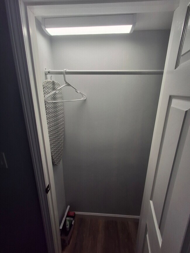 Building Photo - 474 Manton Ave