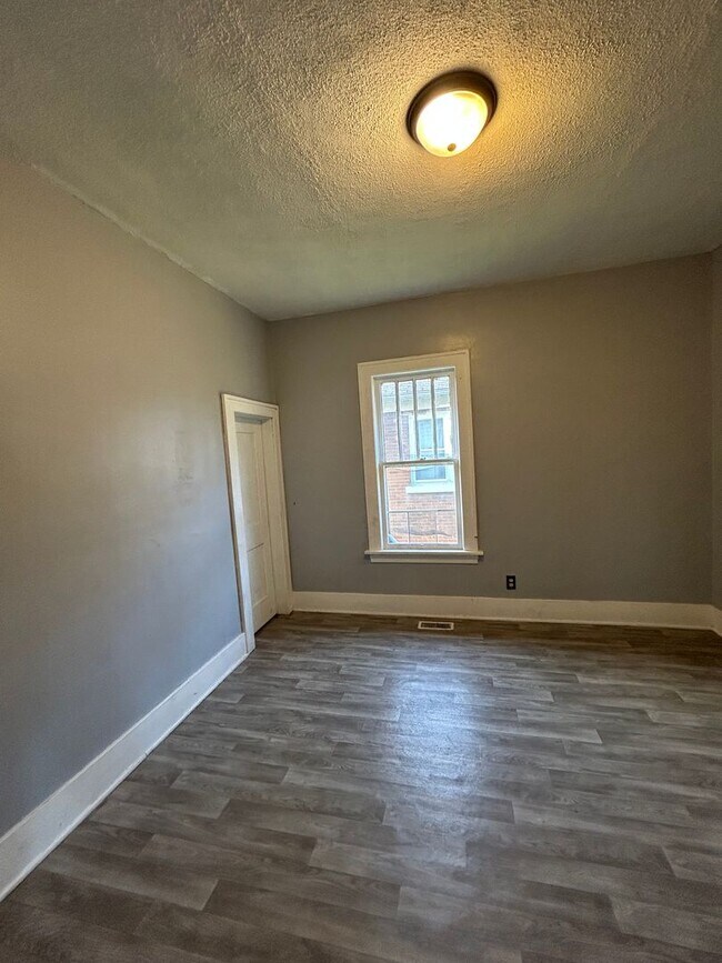 Building Photo - Updated 3-Bedroom, 1-Bathroom Home – $1,400/Month | Accepting Section 8