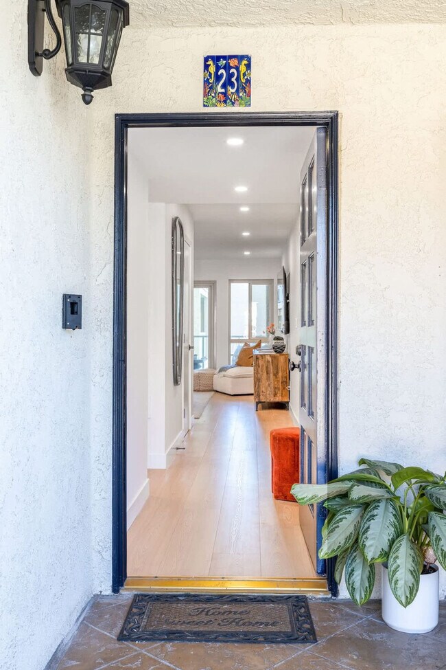 Building Photo - 4747 Marina Dr