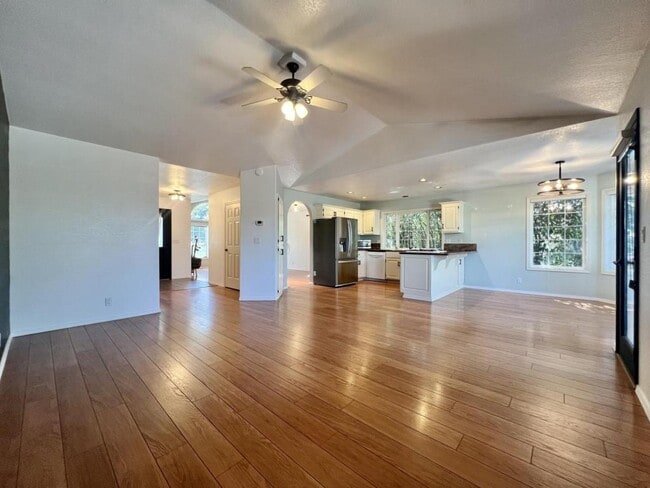 Building Photo - 1062 Thelma Way