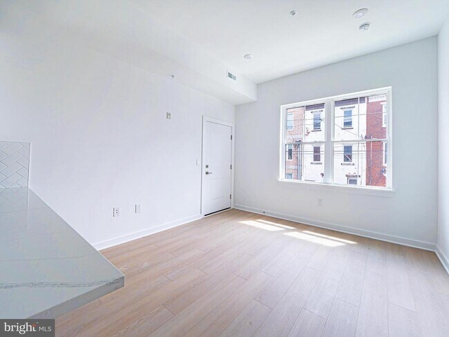 Building Photo - 2403 W Thompson St