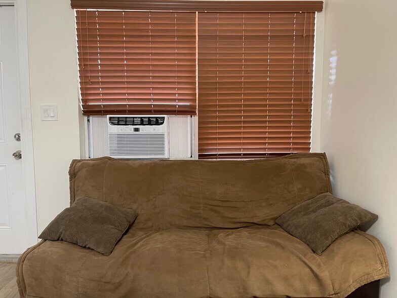 Building Photo - 1121 SW 22nd Ave