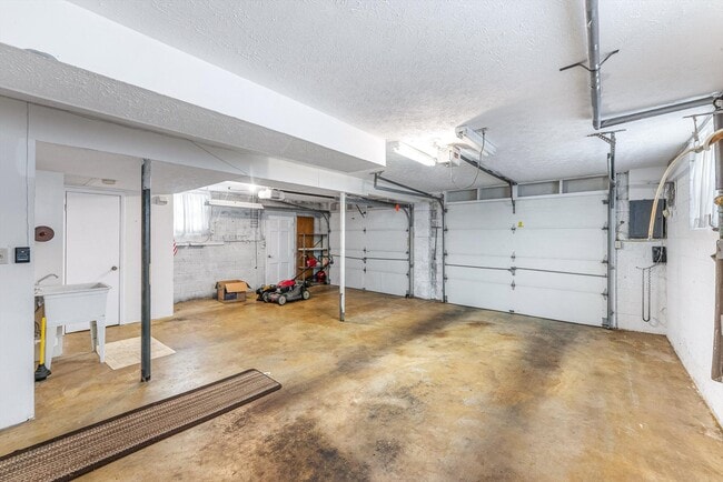Building Photo - 9528 Gulf Park Dr