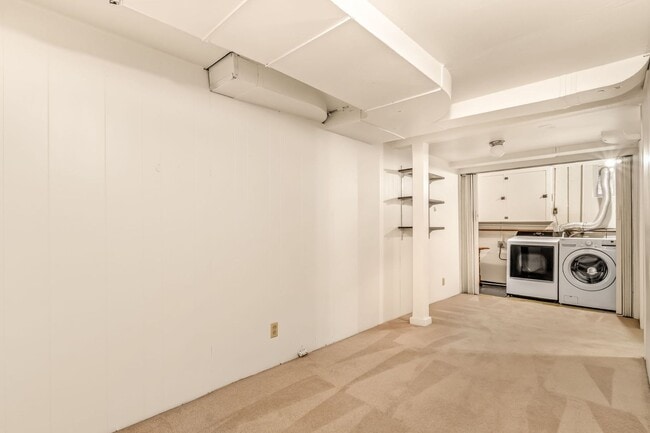 Building Photo - 3535 43rd Ave W
