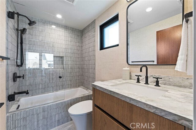 Building Photo - 1412 E Oceanfront