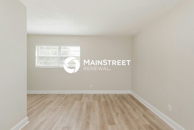 Building Photo - 3 Bedroom Pet-Friendly Home in Tampa, FL with Main Street Renewal