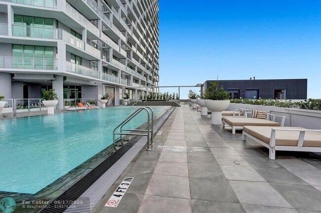 Building Photo - 2000 Metropica Wy