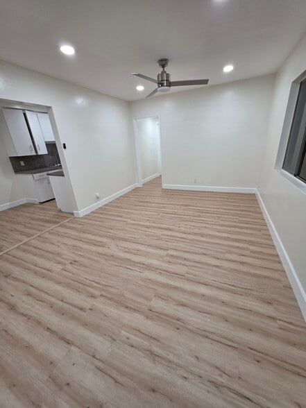 living room - 326 N Breed St