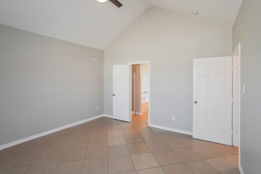Building Photo - 2113 Beacon Way