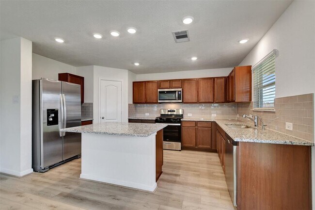 Building Photo - 18214 Sessile Oak Dr