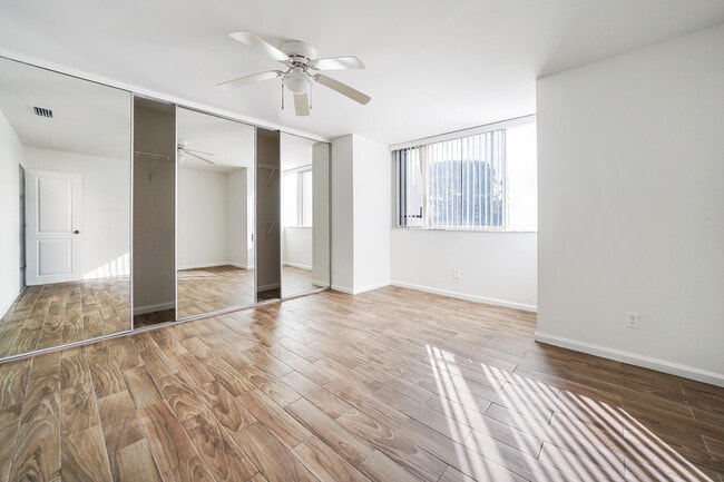 Building Photo - 5070 Elmhurst Rd