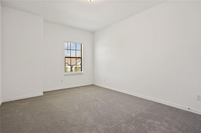 Building Photo - 613 Silent Crk Cv