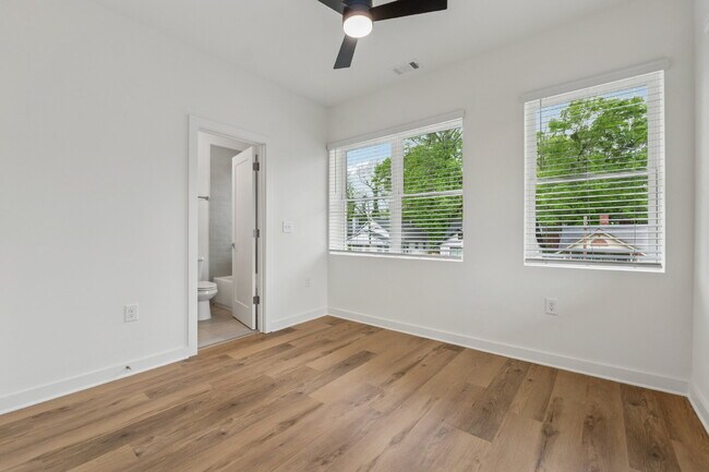 Building Photo - Come check out the West End Flats!