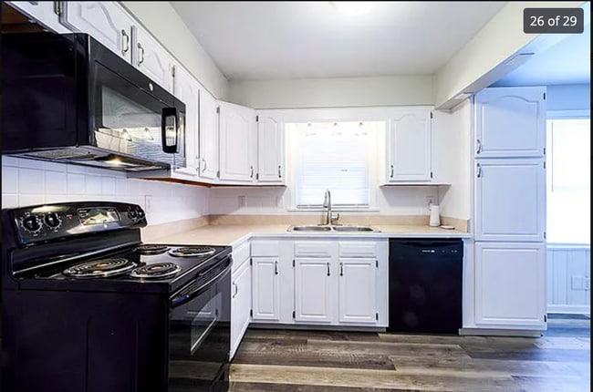 Building Photo - 4801 Oak Park Dr