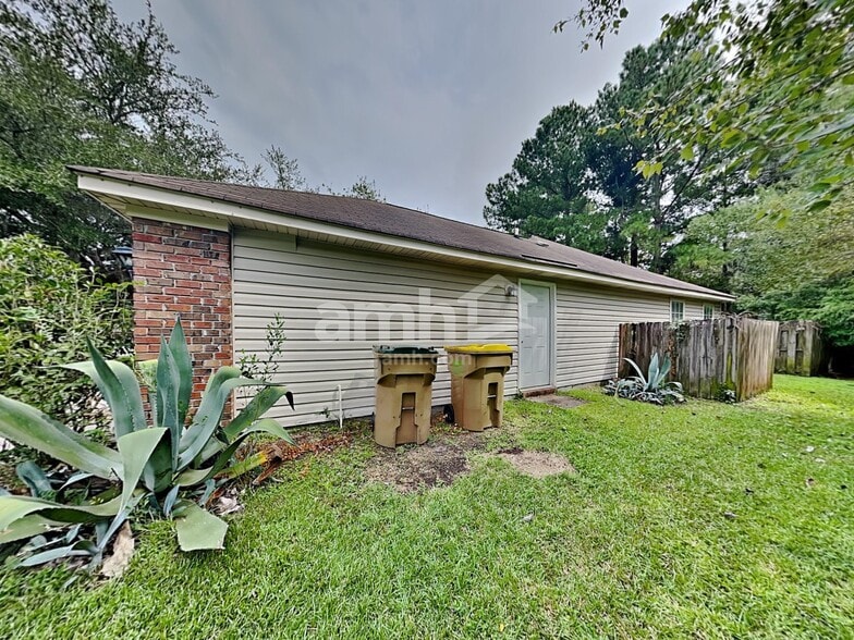 Building Photo - 388 Shady Oak Cir