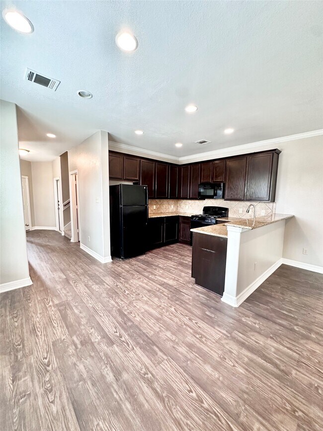 Building Photo - 32 Woodland Hills Dr