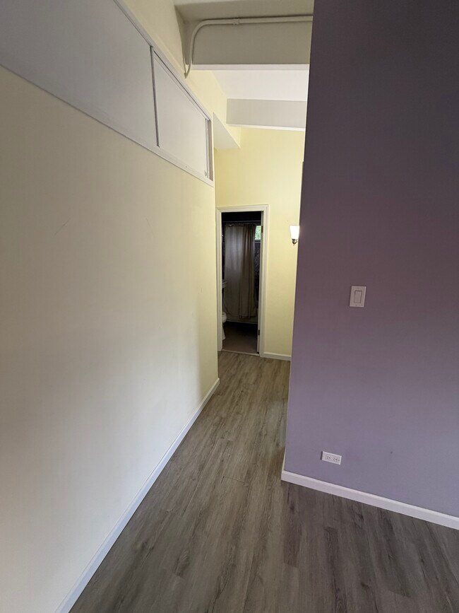 Building Photo - 2148 W Rosemont Ave