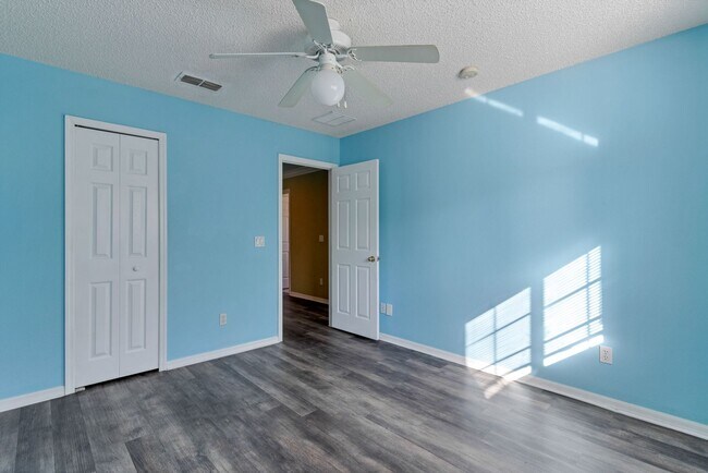 Building Photo - 5604 Florence Harbor Dr