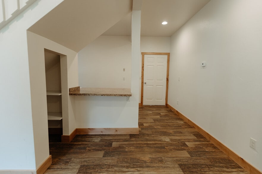 Building Photo - 120 Lasso Ln