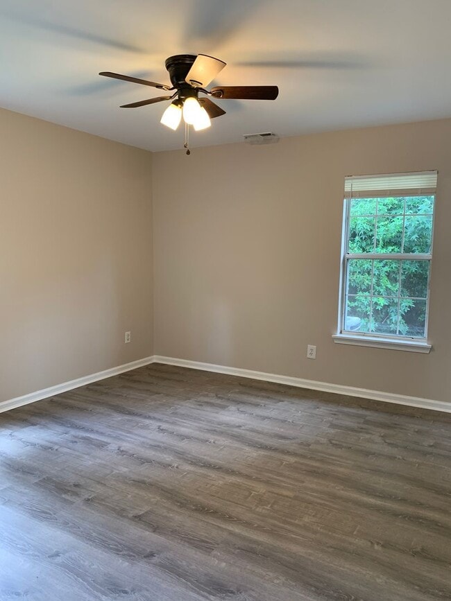 Building Photo - 2112 Wisteria Dr