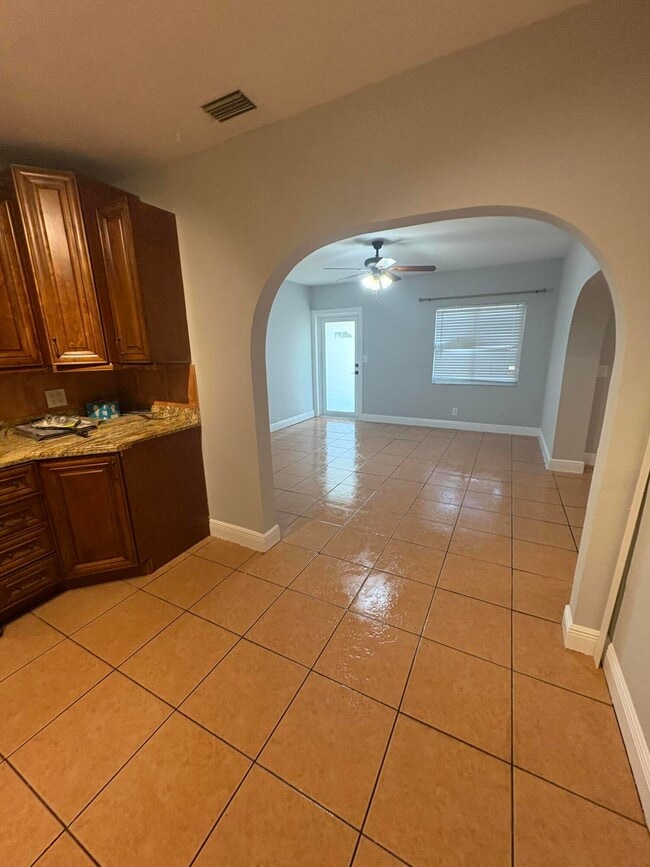 Building Photo - 1340 NW 5th Ave