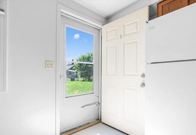 Building Photo - 3705 Burchfield Dr