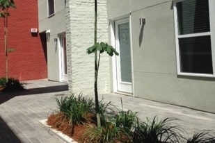 Building Photo - 120 S Cypress St
