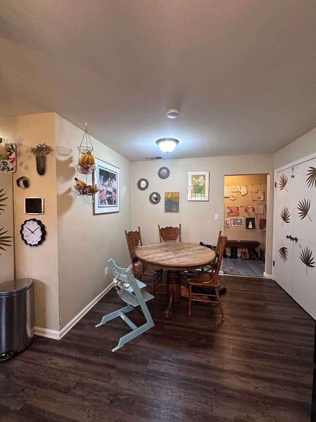 Building Photo - 1506 Manzanita Ln