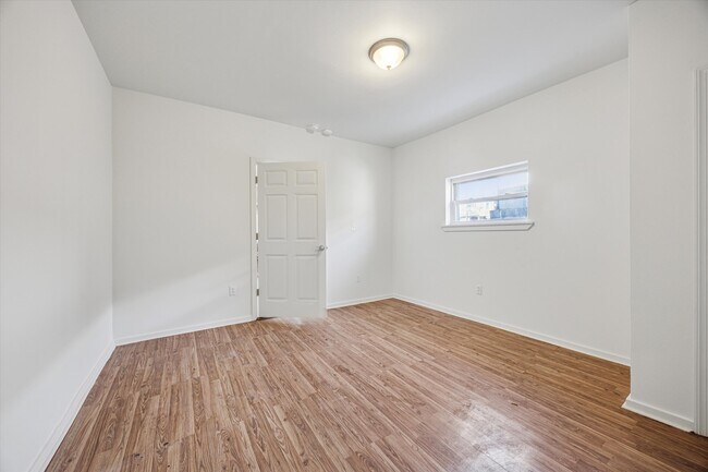 Building Photo - 6107 Noble St