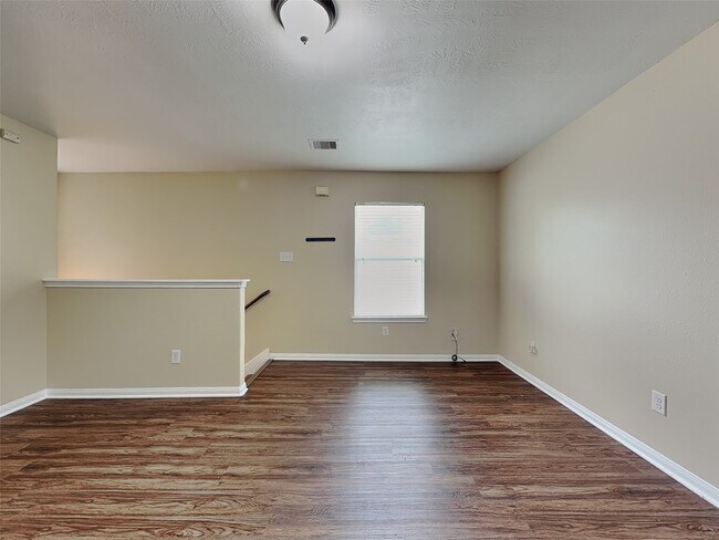 Building Photo - 22270 Queenbury Hills Dr