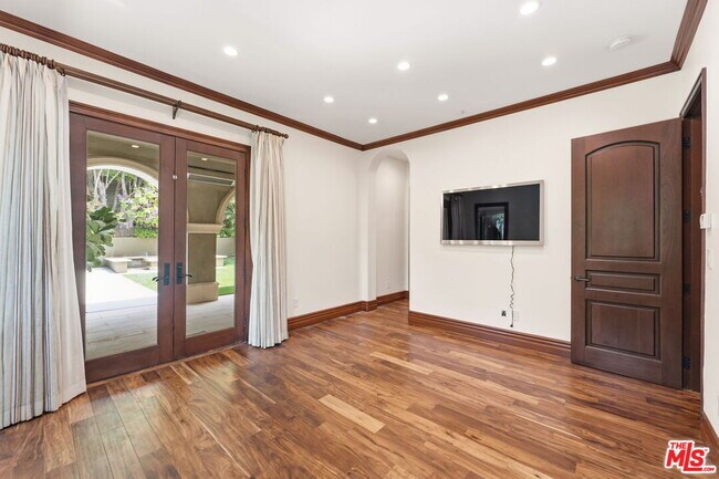 Building Photo - 2108 San Ysidro Dr