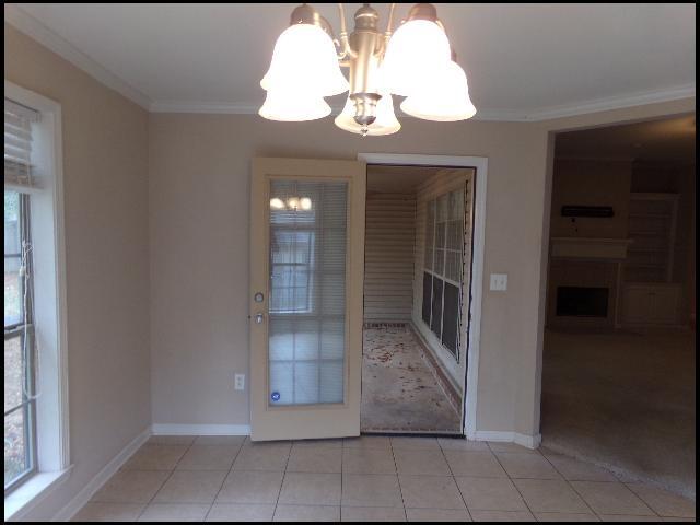 Building Photo - 303 Hidden Meadows Dr