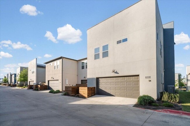 Building Photo - 9015 Cattle Baron Path